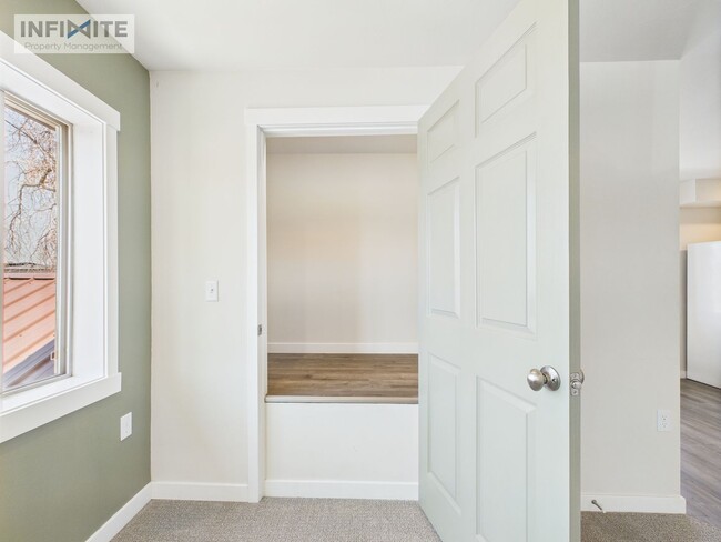 Building Photo - Bright and Airy Two Bedroom