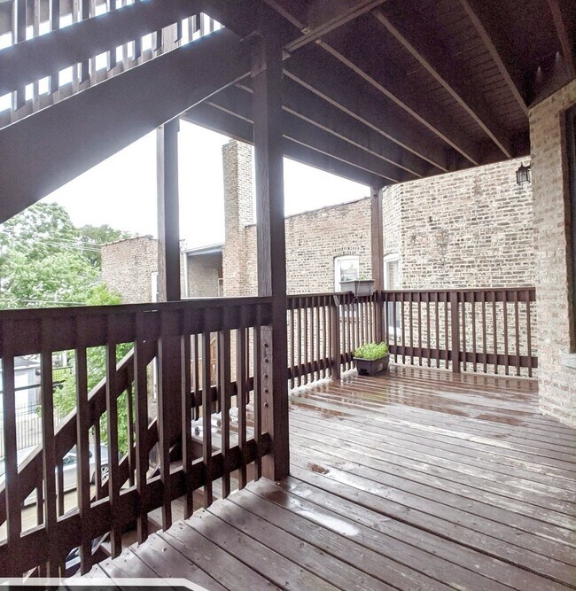 Building Photo - 2836 N Albany Ave