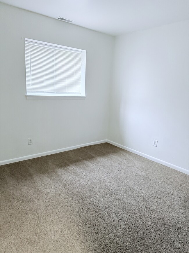 Building Photo - 1022 Adams Ave