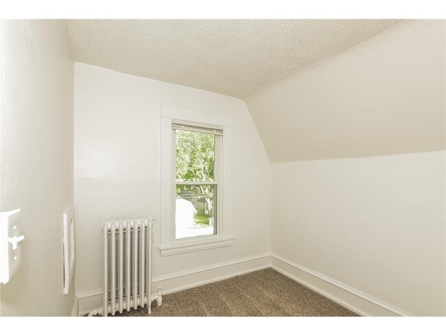 Building Photo - 250 N Irving Ave