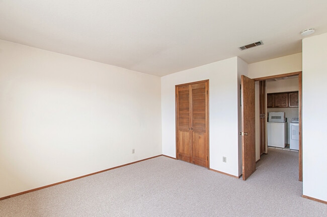 Building Photo - BEAUTIFUL BAY PARK CONDO W/ BAY VIEWS! - 2...
