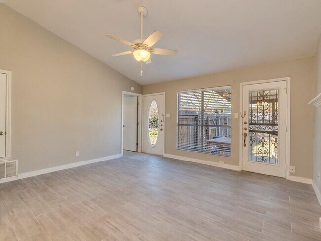 Building Photo - 9101 Japonica Ct