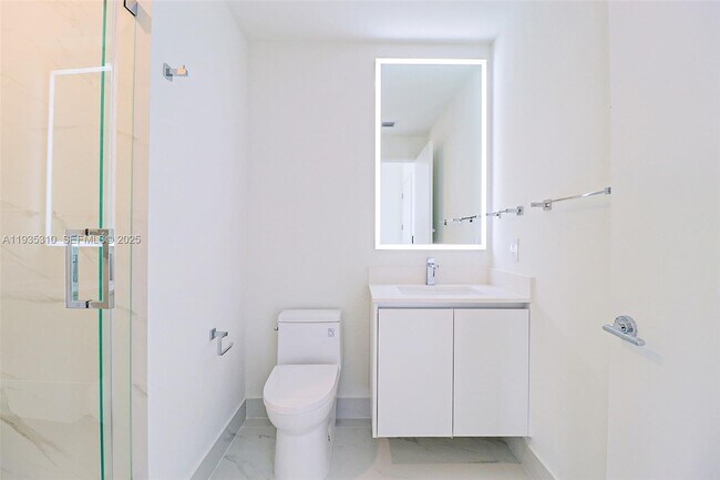 Building Photo - 700 NE 24th St