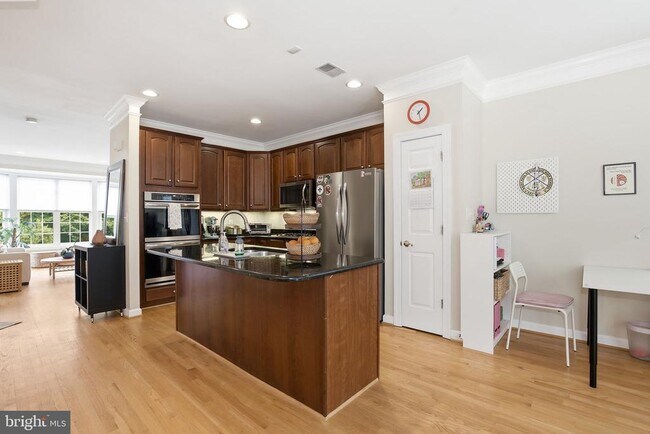 Building Photo - 3826 Elmwood Towne Way
