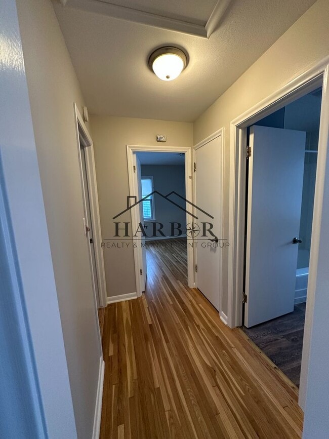 Building Photo - Recently Renovated 3 Bedroom Home!