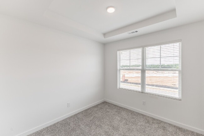Building Photo - "Charming Newly built 3-Bed Townhouse Retreat with Granite Elegance in Prime Huntsville Location!"