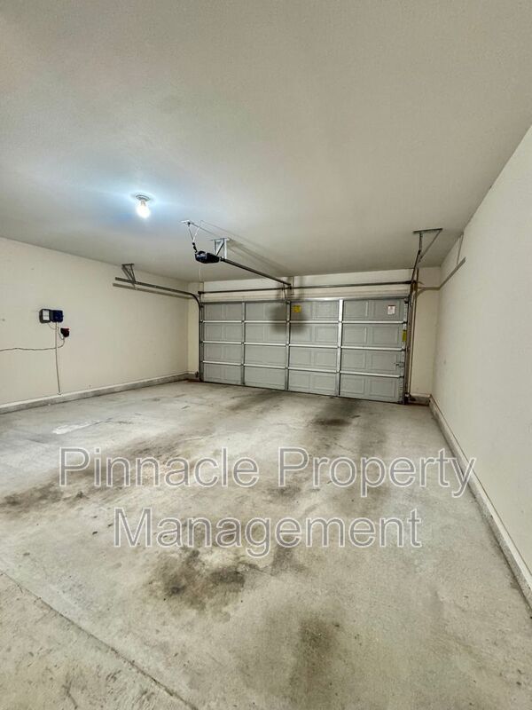 Building Photo - 4925 Scarlet Oak Dr