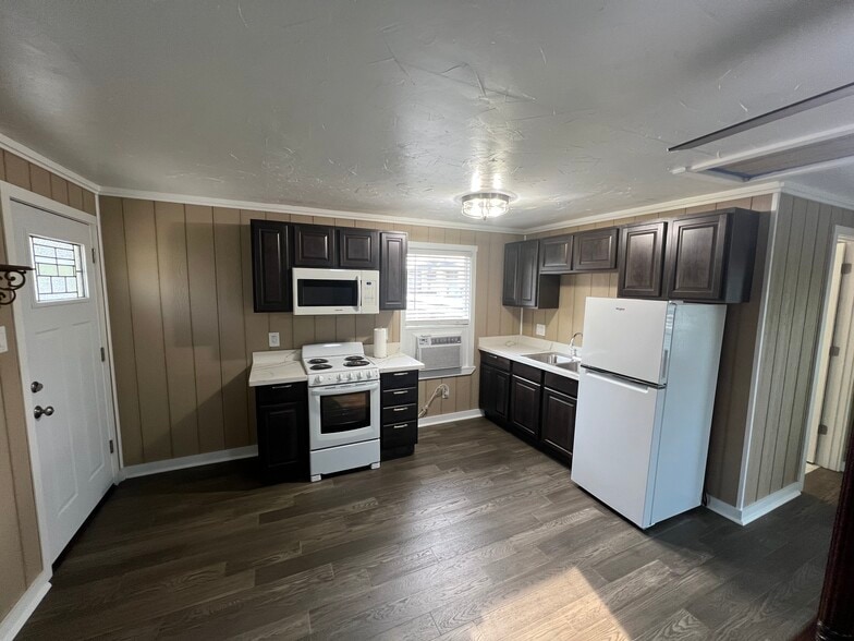 Building Photo - 2210 Broadway St