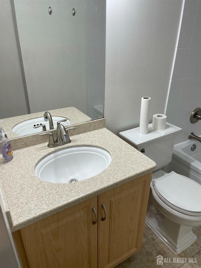 Building Photo - 911 Ravens Crest Dr