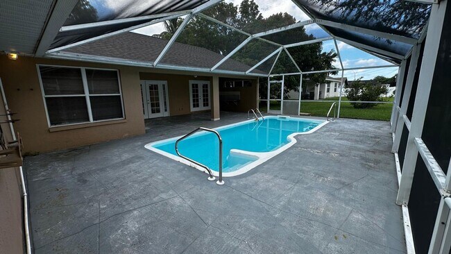 Building Photo - SPACIOUS 4-BEDROOM HOME WITH SCREENED POOL IN SE CAPE CORAL