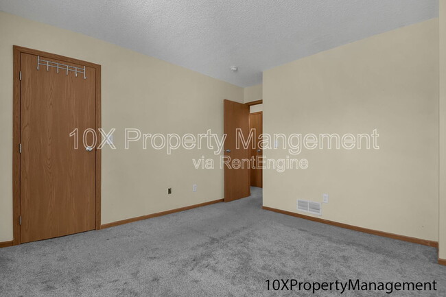 Building Photo - 171 Glenkirk Dr