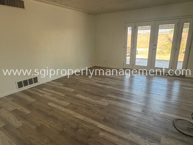Building Photo - 2202 W Palmaire Ave