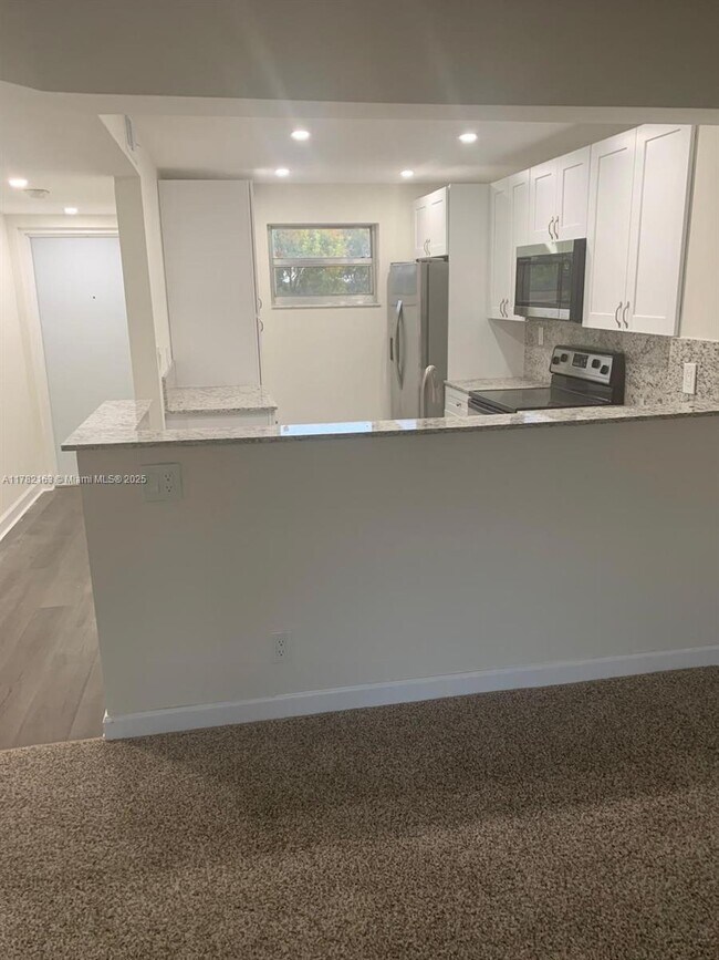 Building Photo - 8735 Ramblewood Dr