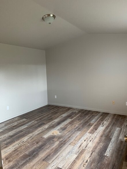 Building Photo - 5031 Sunnyside Blvd