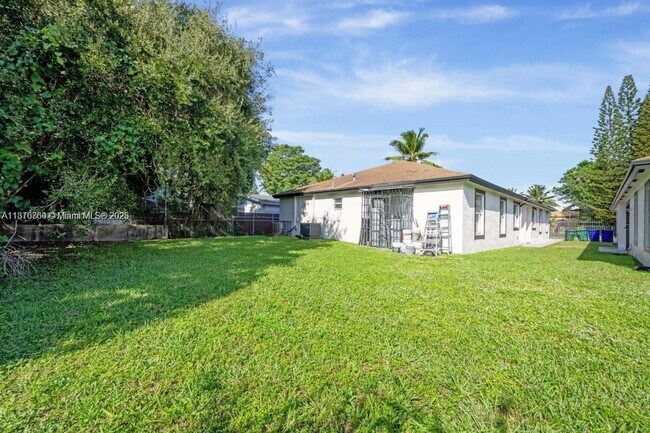 Building Photo - 142 NW 69th St