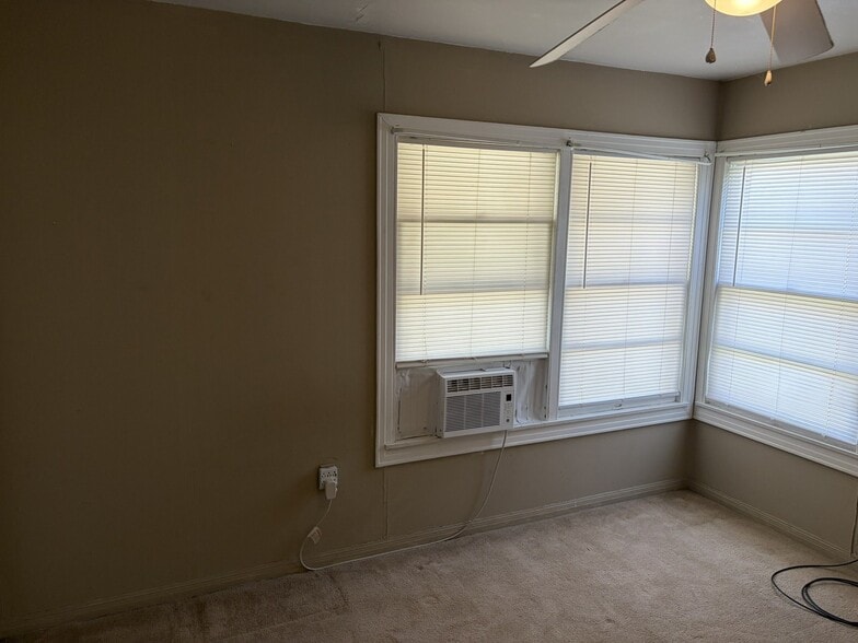 Building Photo - 108 Dixie Dr