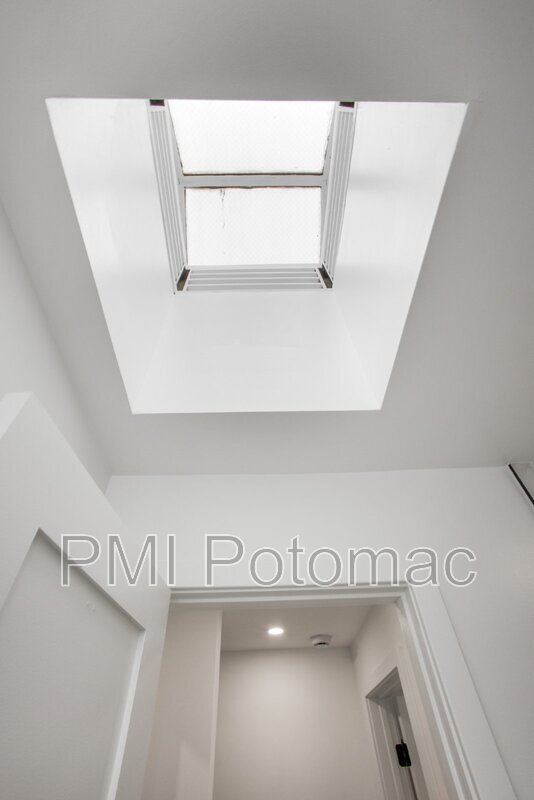 Building Photo - 702 19th St NE