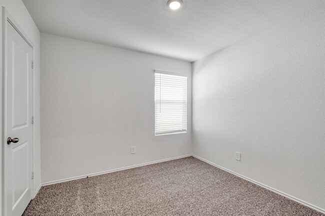 Building Photo - 346 Bull Lake Cir