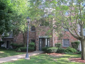 Building Photo - 4402 W Shamrock Ln