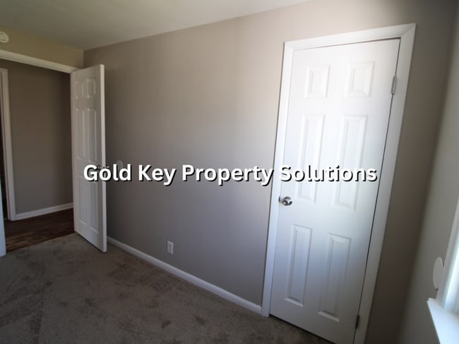 Building Photo - Eastside 3 BR 1 BA House with Garage and Central Air (SECTION 8 APPROVED)