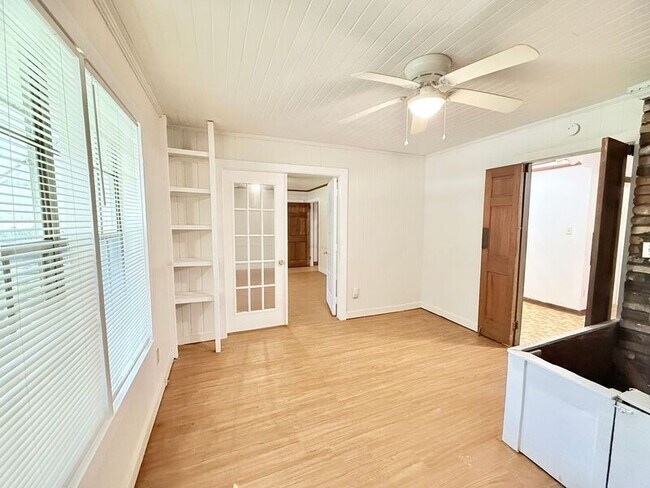 Building Photo - 6009 Sewell St