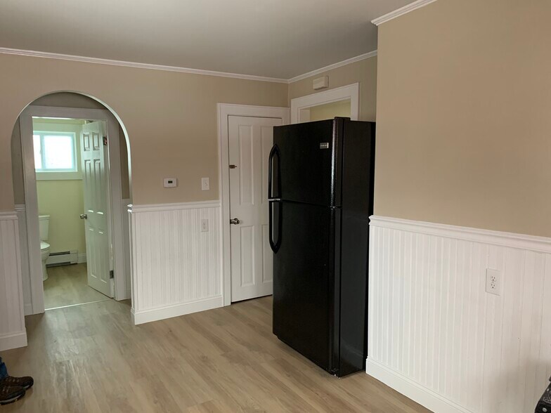 Building Photo - 8 Walnut St