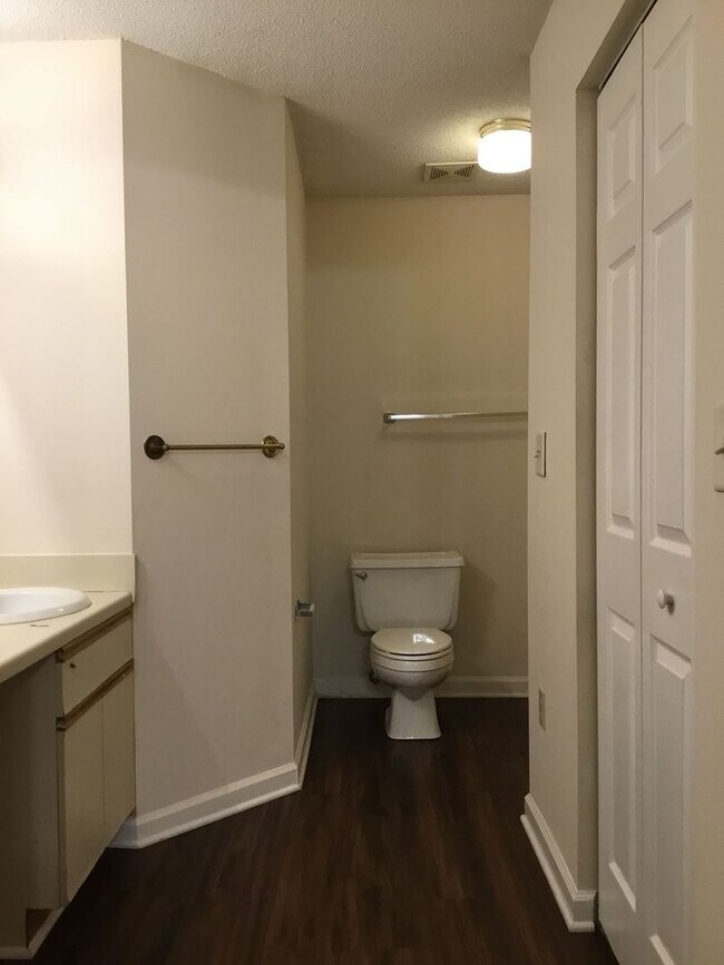 Building Photo - Located in Hunters Chase - 2 BR/2 BA w/ Fi...