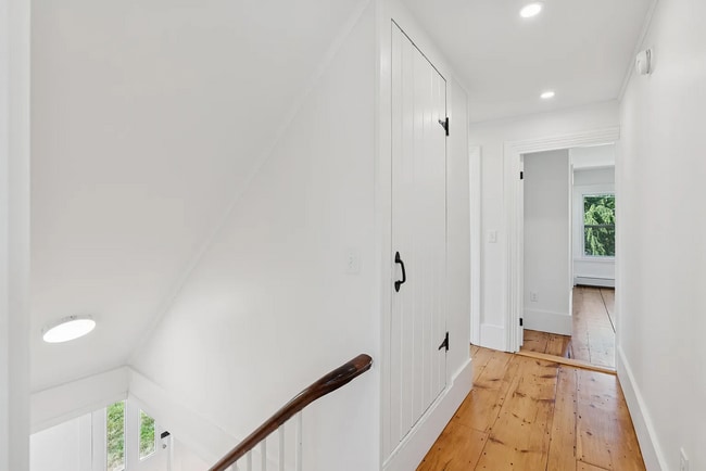 Building Photo - Modern Comfort Meets Country Charm in Cumberland