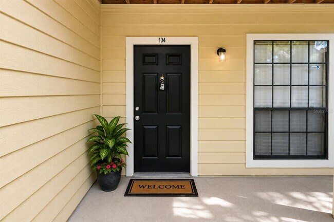 Building Photo - 8643 Mallard Reserve Dr