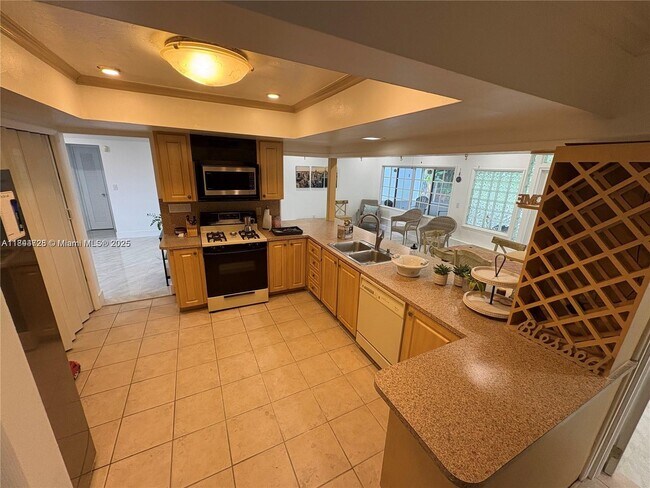 Building Photo - 6612 Dahlia Dr