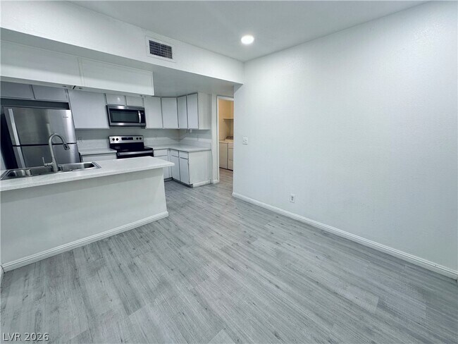 Building Photo - 4225 Stewart Ave
