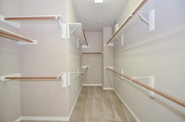 Building Photo - 3042 Royal Oaks Crest
