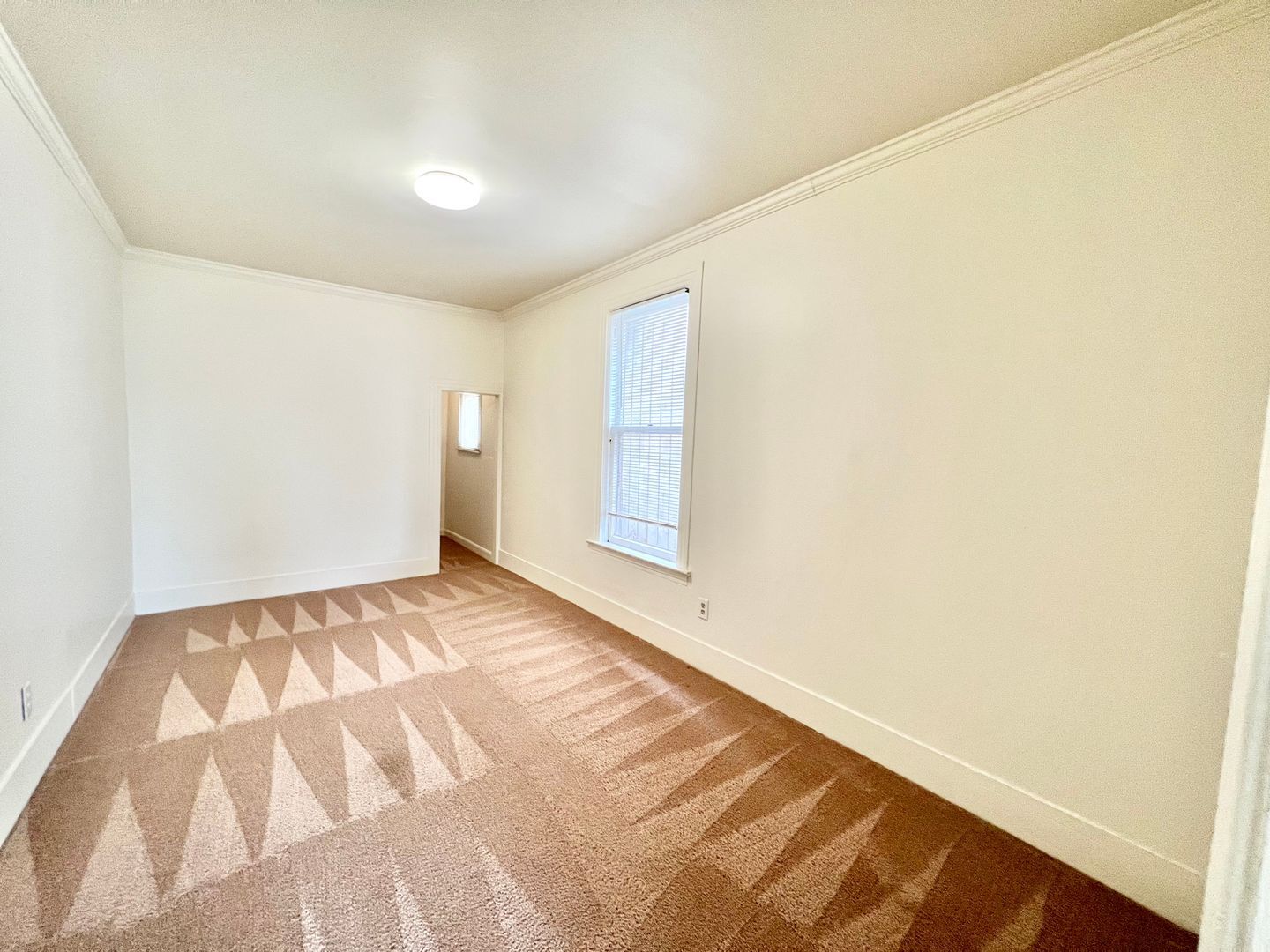 Building Photo - 2058 14th Ave W