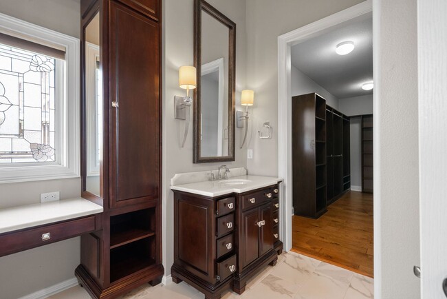 Building Photo - Pet Friendly Four Bedroom off Exit 8!