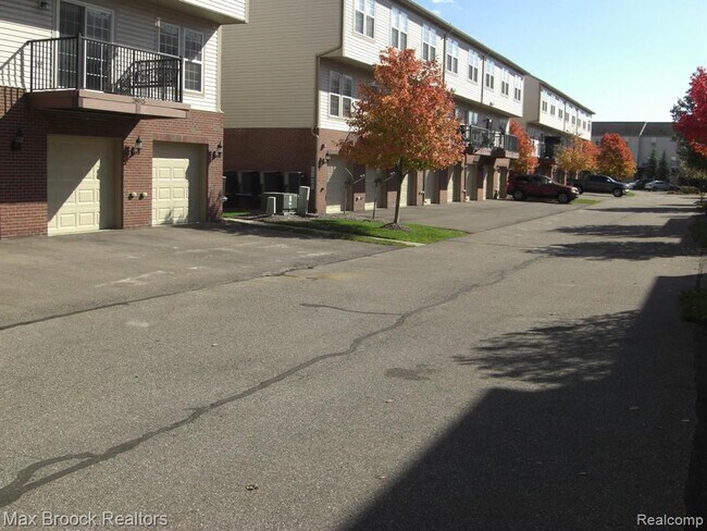 Building Photo - 28017 Hopkins Dr