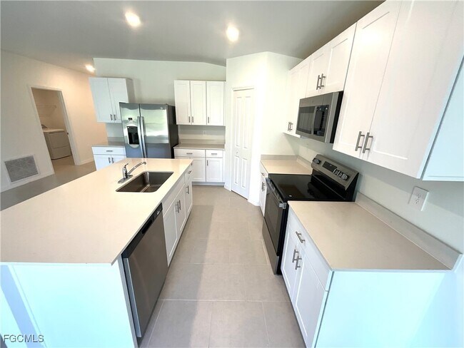 Building Photo - 11961 Savanna Lks Blvd