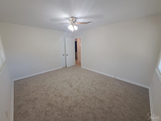 Building Photo - 8598 Meadowbrook Dr