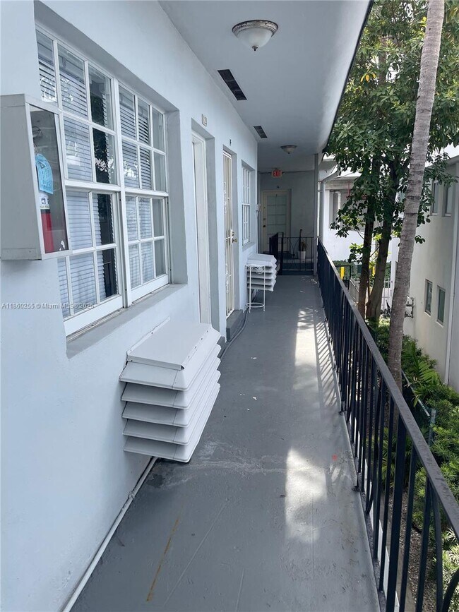 Building Photo - 1611 West Ave