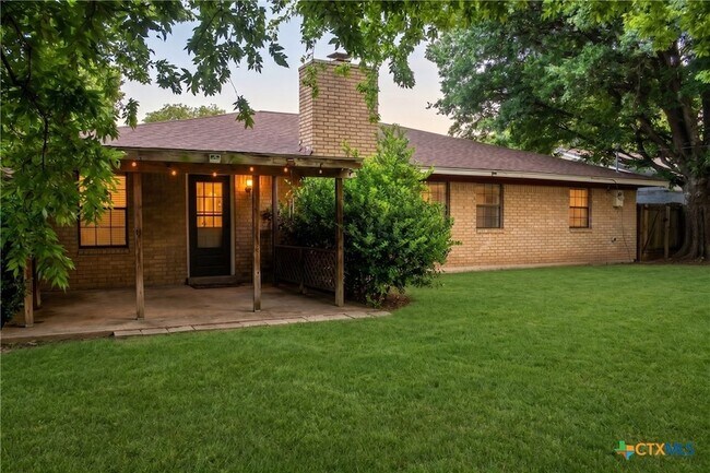 Building Photo - 1410 Becker Dr