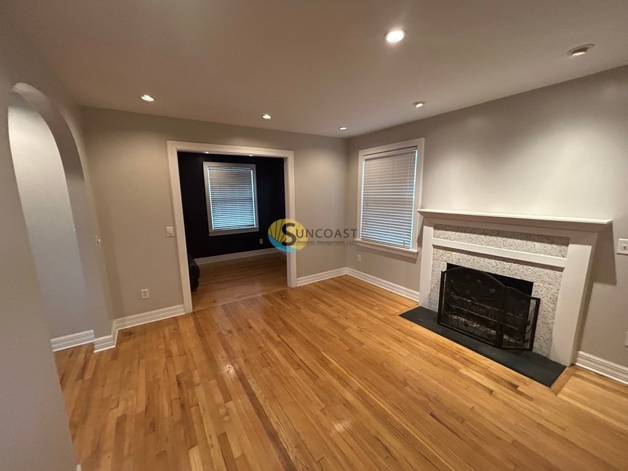 Building Photo - 353 W 68th St
