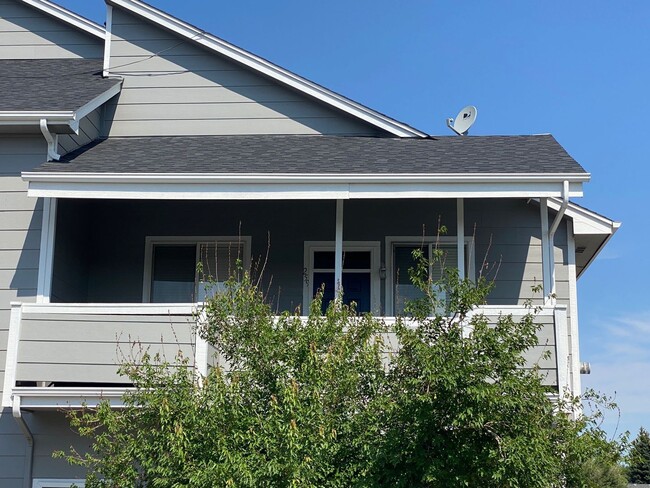 Building Photo - 2nd floor - 2 Bedroom, 2 Bath with garage ...