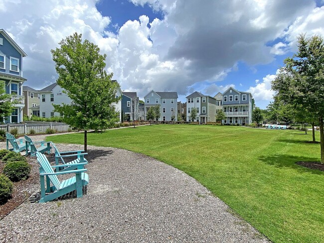 Building Photo - Modern Living in Vibrant Park Circle