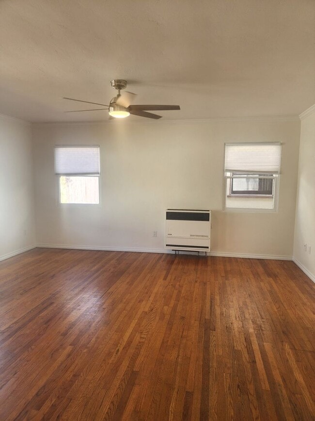 Building Photo - Private 2 bedroom 1 bath home