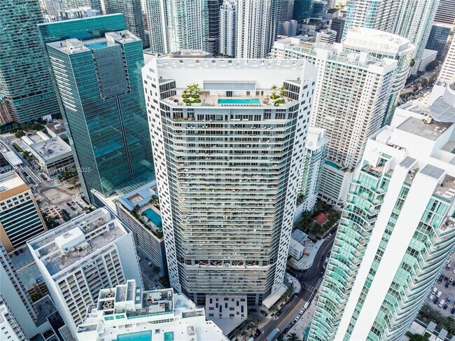 Building Photo - 1300 Brickell Bay Dr