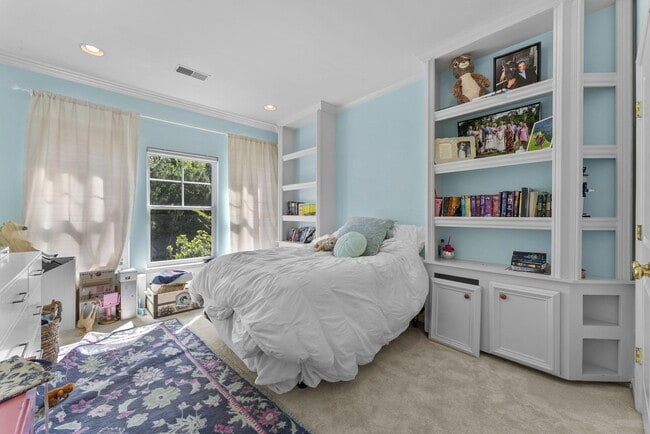 Building Photo - 4039 Cray Dr