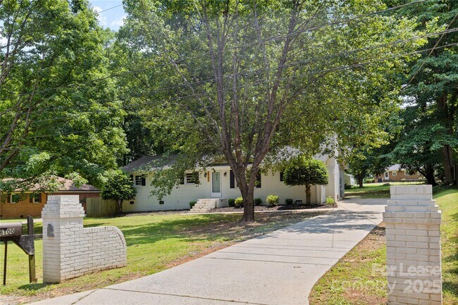 Building Photo - 6101 Davidson Dr