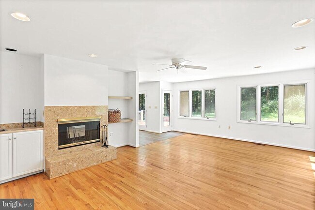 Building Photo - 12624 Golden Oak Dr
