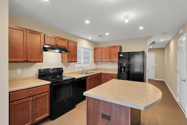 Building Photo - 7449 Sugarbark Dr