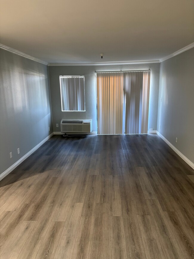 Building Photo - 5811 Tujunga Ave