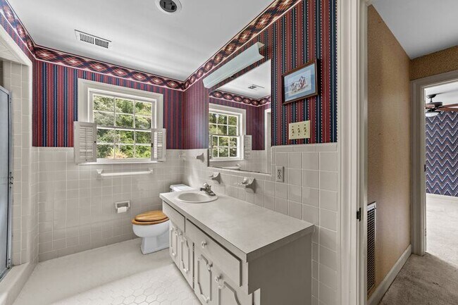 Building Photo - 221 Magnolia Ln